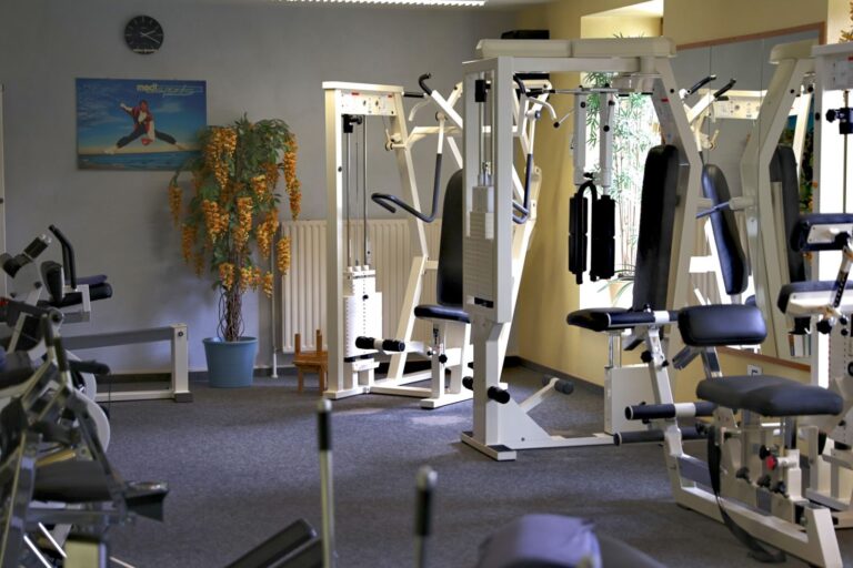 Fitness Uslar – Kraftgeräte und Zugapparate im Fitnessstudio im Reha-Zentrum Klages, Uslar Fitness Uslar – Kraftgeräte und Zugapparate im Fitnessstudio im Reha-Zentrum Klages, Uslar
