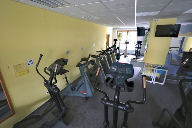 Fitnessstudio Uslar – Ausdauergeräte und Fernseher im Cardiobereich im Reha-Zentrum Klages, Uslar Fitnessstudio Uslar – Ausdauergeräte und Fernseher im Cardiobereich im Reha-Zentrum Klages, Uslar