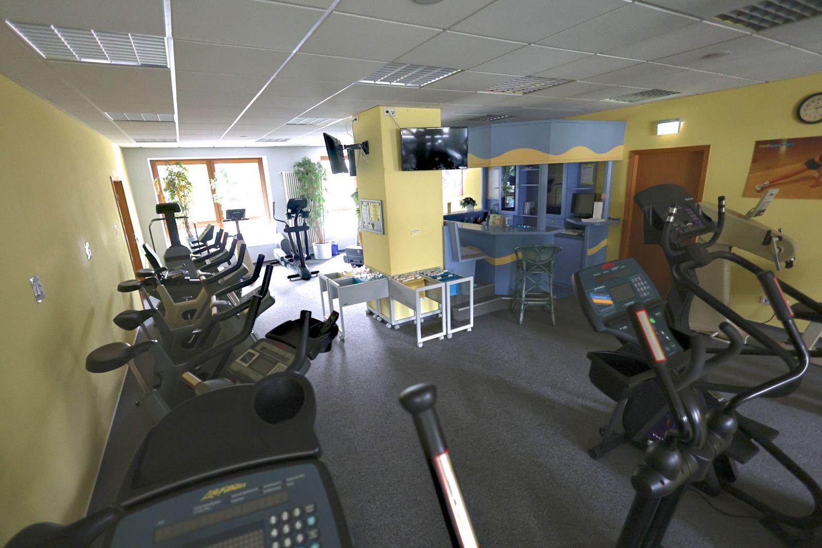Cardiobereich mit Theke